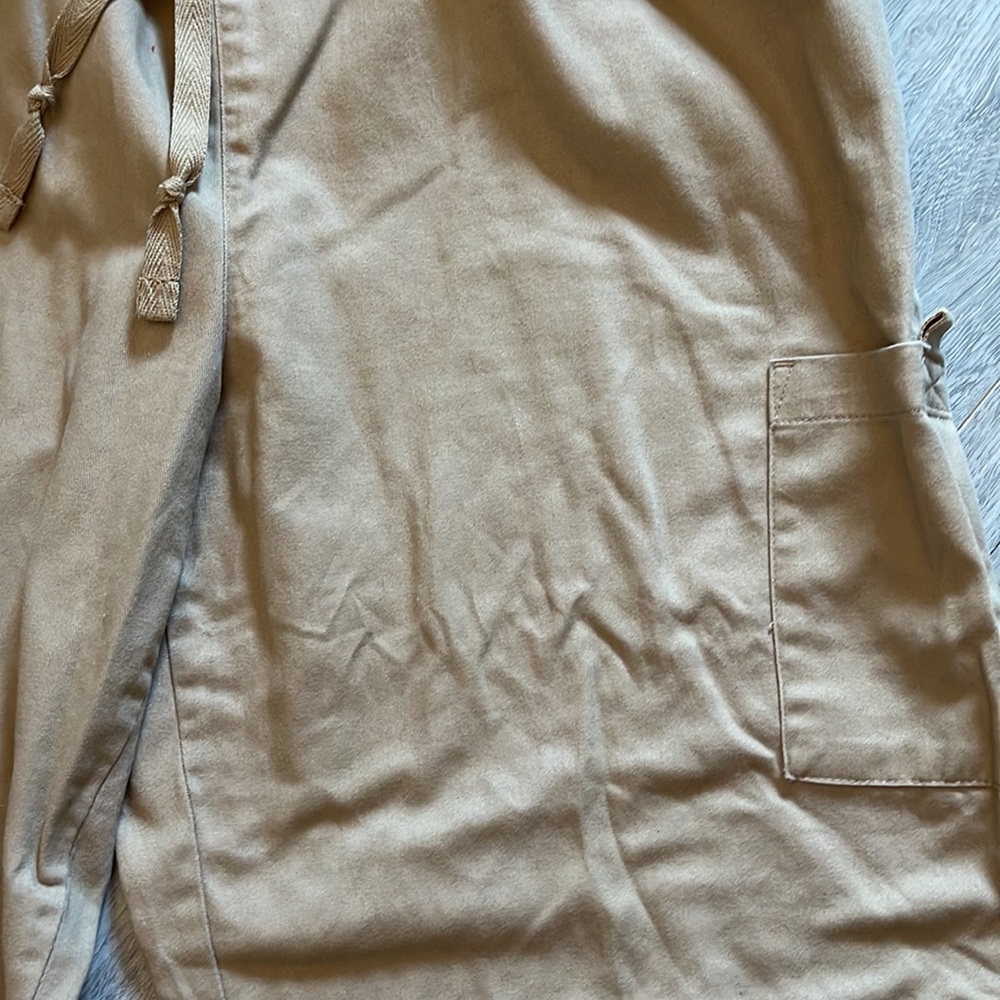 Basic Editions scrub capris size large - Picture 3 of 3